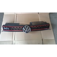 Решетка радиатора решетка volkswagen golf vi gti 5k0853651a