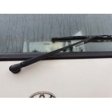 Держатель стеклоочистители крышки багажника toyota hiace 96- 2012