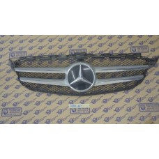 Mercedes c класса w205 a2058801704 решетка радиатора 14-