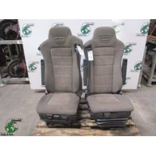 Iveco 5801428818 // 5801389347 LUCHTGEVEERDE STOELEN SET HI WAY