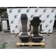 MAN 81.62307-6531//81.62307-6558 STOELEN SET compleet met stuur en deur paneel MAN TGX 18 420 NIEUWE MODEL EURO 6
