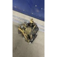 Caterpillar brandstof pomp + common rail leiding D8T motor 3689041