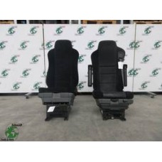 Mercedes-Benz A 967 910 27 01// A 967 910 43 01 // 44 01 STOELEN SET ATEGO EURO 6 MODEL 2018