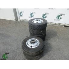 Goodyear 245/70R17.5 /136/134 / A 002 401 18 02L M+S ALCOA DURABRIGHT EVO